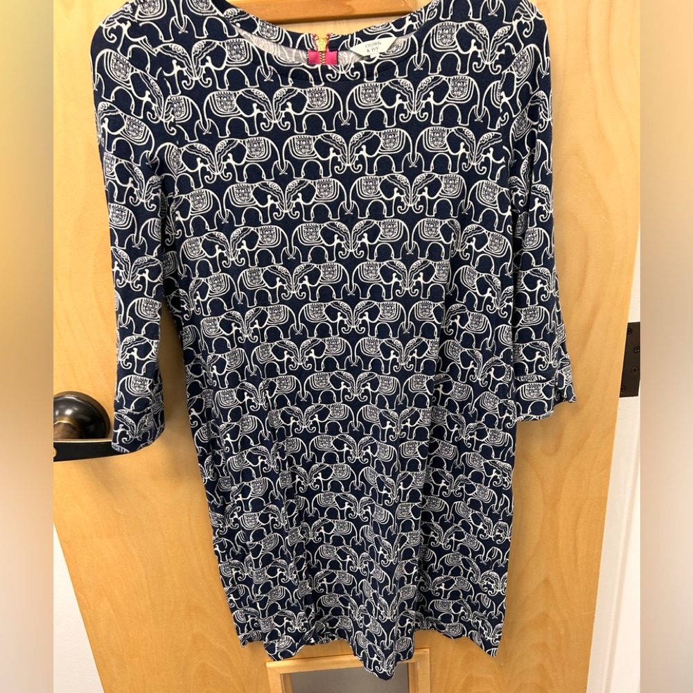 🌼3/$15🌼 Crown & Ivy navy blue elephant shift dress with pink back zipper Sz M